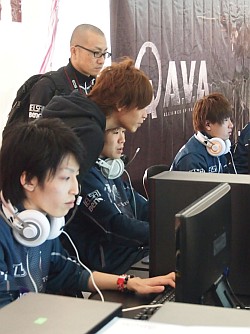 ���������꡼ No.011�Υ���ͥ������ / �롼�ޥ˥��ǳ��Ť��줿e-Sports�κ�ŵ��IeSF2013 World Championship��2���ܥ�ݡ��ȡ�AVA����˽о��DeToNator�ϥ�����ͽ��������