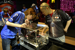 画像ギャラリー No.021のサムネイル画像 / 決勝戦まで勝ち進むのはどのクラン？ DeToNatorの活躍を追った「Alliance of Valiant Arms」国際大会「AIC 2014」2日めのレポートを掲載