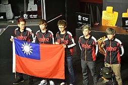 ������#001�Υ���ͥ���/AIC2014��������ɽahq-eSports Club��ͥ����������ɽDeToNator�Ϥ��Ȱ���ڤФ�2��