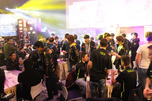 ���������꡼ No.005�Υ���ͥ������ / �������AVA��������ꤹ���AVA WORLD CHAMPIONSHIP 2015�פ����롣ͽ���������ޥå������񤬹Ԥ�줿AWC�쥻�ץ����ѡ��ƥ������ݡ���