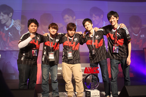 ���������꡼ No.016�Υ���ͥ������ / �������AVA��������ꤹ���AVA WORLD CHAMPIONSHIP 2015�פ����롣ͽ���������ޥå������񤬹Ԥ�줿AWC�쥻�ץ����ѡ��ƥ������ݡ���