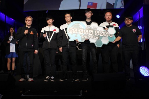 画像ギャラリー No.029のサムネイル画像 / AVAの新作スマホアプリ「AIMS」も発表された「AVAれ祭2016 -横浜の陣-」をレポート。AWC2016やAVAEWT2016決勝戦の勝敗の行方は?