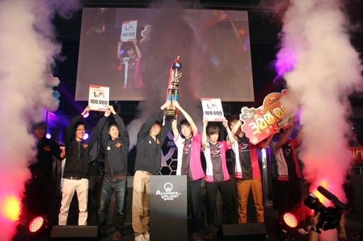 画像ギャラリー No.047のサムネイル画像 / AVAの新作スマホアプリ「AIMS」も発表された「AVAれ祭2016 -横浜の陣-」をレポート。AWC2016やAVAEWT2016決勝戦の勝敗の行方は?