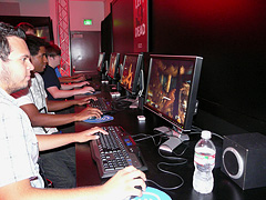 画像集#002のサムネイル/［E3 2008＃11］Valveの新作「Left 4 Dead」は，ホラー映画を究極的に再現 