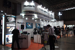 ꡼ No.002Υͥ / TGS 2013SteelSeries˵סΥ꡼ȯͽΥإåɥåȡSiberia Eliteפȡ9HפޤޤȥåƤߤ