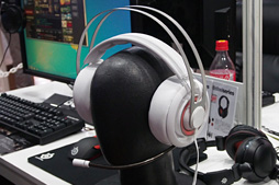 ꡼ No.003Υͥ / TGS 2013SteelSeries˵סΥ꡼ȯͽΥإåɥåȡSiberia Eliteפȡ9HפޤޤȥåƤߤ