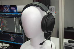 ꡼ No.004Υͥ / TGS 2013SteelSeries˵סΥ꡼ȯͽΥإåɥåȡSiberia Eliteפȡ9HפޤޤȥåƤߤ