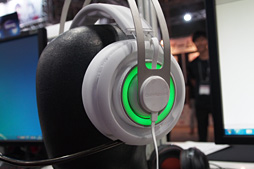 ꡼ No.006Υͥ / TGS 2013SteelSeries˵סΥ꡼ȯͽΥإåɥåȡSiberia Eliteפȡ9HפޤޤȥåƤߤ