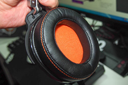 ꡼ No.024Υͥ / TGS 2013SteelSeries˵סΥ꡼ȯͽΥإåɥåȡSiberia Eliteפȡ9HפޤޤȥåƤߤ