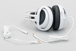 画像集#010のサムネイル/【PR】ゲーマー向けヘッドセット「SteelSeries Siberia v3」を試す。PCにゲーム機,モバイルに対応の新世代モデルは,新しい鉄板だ