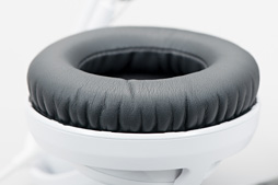 画像集#016のサムネイル/【PR】ゲーマー向けヘッドセット「SteelSeries Siberia v3」を試す。PCにゲーム機,モバイルに対応の新世代モデルは,新しい鉄板だ