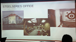 画像ギャラリー No.004のサムネイル画像 / SteelSeriesのファンイベントレポート。EVO2015ウルIV部門覇者のももち選手が凱旋し,次世代マウスの情報もちらり