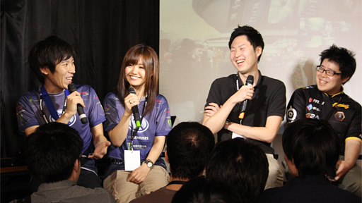 画像ギャラリー No.022のサムネイル画像 / SteelSeriesのファンイベントレポート。EVO2015ウルIV部門覇者のももち選手が凱旋し,次世代マウスの情報もちらり
