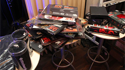 画像ギャラリー No.028のサムネイル画像 / SteelSeriesのファンイベントレポート。EVO2015ウルIV部門覇者のももち選手が凱旋し,次世代マウスの情報もちらり