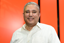 ꡼ No.003Υͥ / TGS 2016SteelSeriesνMMOMOBAޥRival 500פ˿äơɥܥ֤ΰտޤCEOʹƤߤ