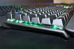 画像ギャラリー No.006のサムネイル画像 / SteelSeriesの「Apex Pro」はゲーマー向けキーボードに革命を起こすか? キーごとにアクチュエーションポイントを変更可能