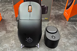 画像ギャラリー No.003のサムネイル画像 / UWB接続で電波干渉知らずのワイヤレスマウス「Sensei Pro」「Rival Pro」がSteelSeriesから登場。バッテリー2個付属で充電しながら使える