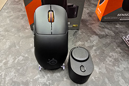 画像ギャラリー No.004のサムネイル画像 / UWB接続で電波干渉知らずのワイヤレスマウス「Sensei Pro」「Rival Pro」がSteelSeriesから登場。バッテリー2個付属で充電しながら使える