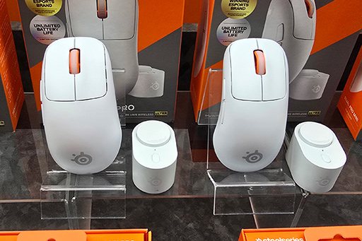 画像ギャラリー No.007のサムネイル画像 / UWB接続で電波干渉知らずのワイヤレスマウス「Sensei Pro」「Rival Pro」がSteelSeriesから登場。バッテリー2個付属で充電しながら使える