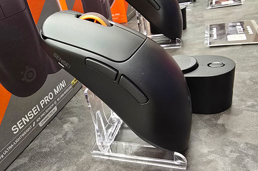 画像ギャラリー No.008のサムネイル画像 / UWB接続で電波干渉知らずのワイヤレスマウス「Sensei Pro」「Rival Pro」がSteelSeriesから登場。バッテリー2個付属で充電しながら使える