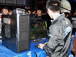 ���������꡼ No.006�Υ���ͥ������ / GALAXY����񹭽��ǳ��Ť���GPU�����С������å���������񡤡�Galaxy 2010 GPU Party-OC Competition Final�פ����ͤ��ݡ��ȡ�������ɽ�η�̤Ϥ�����