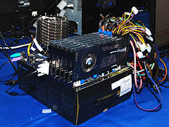 ���������꡼ No.013�Υ���ͥ������ / GALAXY����񹭽��ǳ��Ť���GPU�����С������å���������񡤡�Galaxy 2010 GPU Party-OC Competition Final�פ����ͤ��ݡ��ȡ�������ɽ�η�̤Ϥ�����