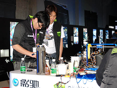 ���������꡼ No.016�Υ���ͥ������ / GALAXY����񹭽��ǳ��Ť���GPU�����С������å���������񡤡�Galaxy 2010 GPU Party-OC Competition Final�פ����ͤ��ݡ��ȡ�������ɽ�η�̤Ϥ�����