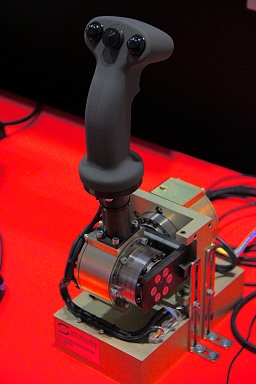 ���������꡼ No.022�Υ���ͥ������ / �����Ω�λ�ǥ����ץ쥤³�����������̤��Ȥ���äȴط����뤫�⤷��ʤ���3D���С������ꥢ��ƥ�Ÿ�ץ�ݡ���