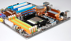 画像集#014のサムネイル/「Phenom」と「AMD 790FX」に関する現状報告