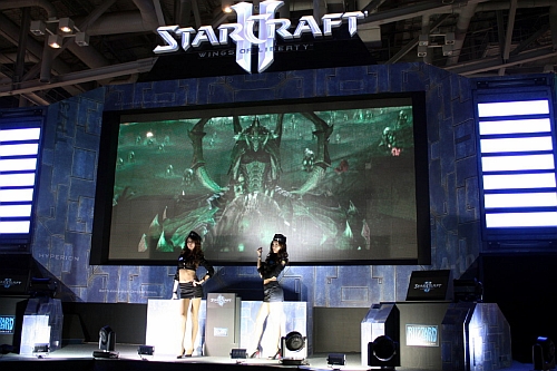 画像集#001のサムネイル/［G★2009］プレイアブル出展数はなんと100台！　 国民的RTSシリーズ最新作の貫禄を見せ付けた「StarCraft II」
