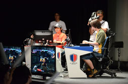 画像ギャラリー No.027のサムネイル画像 / 「第2回 eスポーツ JAPAN CUP」開催。2代目チャンピオンの座をかけて争われた激戦の模様をレポート