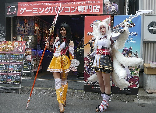 画像ギャラリー No.002のサムネイル画像 / イタリア人コスプレイヤーによる「修羅」,聖夜の街に降臨!「ELSWORD」の魅力をアピールしたPRイベントレポート