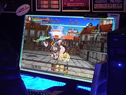 画像ギャラリー No.009のサムネイル画像 / イタリア人コスプレイヤーによる「修羅」,聖夜の街に降臨!「ELSWORD」の魅力をアピールしたPRイベントレポート