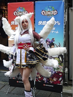 画像ギャラリー No.013のサムネイル画像 / イタリア人コスプレイヤーによる「修羅」,聖夜の街に降臨!「ELSWORD」の魅力をアピールしたPRイベントレポート