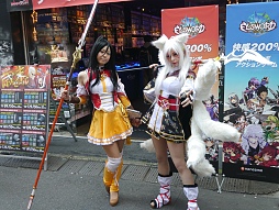 画像ギャラリー No.017のサムネイル画像 / イタリア人コスプレイヤーによる「修羅」，聖夜の街に降臨！「ELSWORD」の魅力をアピールしたPRイベントレポート