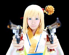 画像ギャラリー No.005のサムネイル画像 / 「ELSWORD」の新TVCMに神谷えりなさんと楠木まゆさんがコスプレで出演