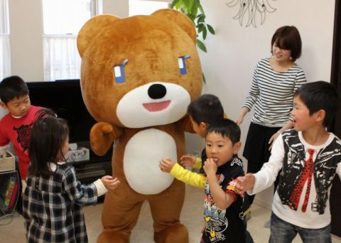 画像ギャラリー No.002のサムネイル画像 / 「天空の魔法ガーデン」,クマのバブちゃんが一般家庭を訪問