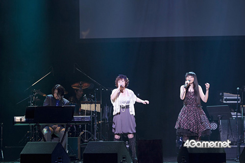 ���������꡼ No.009�Υ���ͥ������ / Zepp Tokyo�˹�ڥ����ƥ����Ȥ����硣����Ϫ�Ȥʤ�ڶʤ�ʹ������TEAM Entertainment Live Act 2011�פ����ͤ��ݡ���