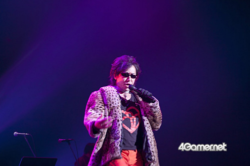 ���������꡼ No.011�Υ���ͥ������ / Zepp Tokyo�˹�ڥ����ƥ����Ȥ����硣����Ϫ�Ȥʤ�ڶʤ�ʹ������TEAM Entertainment Live Act 2011�פ����ͤ��ݡ���