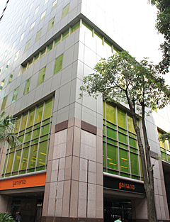 ���������꡼ No.002�Υ���ͥ������ / ��Ω����16ǯ��1500�͵��Ϥδ�Ȥ���Ĺ�������Ѥ�Gamania�������ܼҥӥ��ˬ�䤷����饤�󥲡��೫ȯ�䥢�˥�����θ���ʤɤ򸫤��Ƥ��ä�