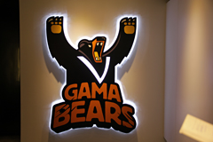 ���������꡼ No.014�Υ���ͥ������ / ��Ω����16ǯ��1500�͵��Ϥδ�Ȥ���Ĺ�������Ѥ�Gamania�������ܼҥӥ��ˬ�䤷����饤�󥲡��೫ȯ�䥢�˥�����θ���ʤɤ򸫤��Ƥ��ä�