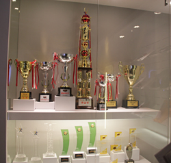 ���������꡼ No.015�Υ���ͥ������ / ��Ω����16ǯ��1500�͵��Ϥδ�Ȥ���Ĺ�������Ѥ�Gamania�������ܼҥӥ��ˬ�䤷����饤�󥲡��೫ȯ�䥢�˥�����θ���ʤɤ򸫤��Ƥ��ä�