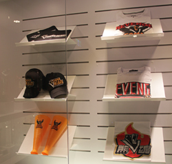 ���������꡼ No.016�Υ���ͥ������ / ��Ω����16ǯ��1500�͵��Ϥδ�Ȥ���Ĺ�������Ѥ�Gamania�������ܼҥӥ��ˬ�䤷����饤�󥲡��೫ȯ�䥢�˥�����θ���ʤɤ򸫤��Ƥ��ä�