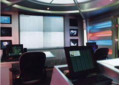 ���������꡼ No.028�Υ���ͥ������ / ��Ω����16ǯ��1500�͵��Ϥδ�Ȥ���Ĺ�������Ѥ�Gamania�������ܼҥӥ��ˬ�䤷����饤�󥲡��೫ȯ�䥢�˥�����θ���ʤɤ򸫤��Ƥ��ä�