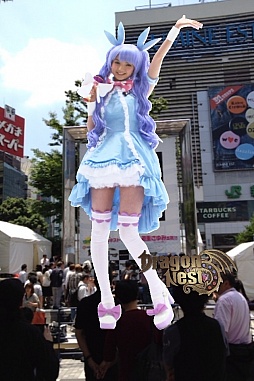 画像ギャラリー No.005のサムネイル画像 / 道重さゆみさんの巨大AR映像が新宿に出現! 新CMに出演する猫ひろしさんも駆けつけた「ドラゴンネスト」AR広告お披露目イベントレポート