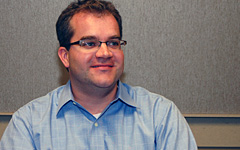 画像集#004のサムネイル/「SideWinder X8 Mouse」詳報。穴のないスペックは,ゲーマー向けワイヤレスマウスの概念を変えるか?