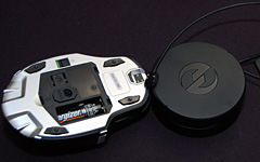 画像集#009のサムネイル/「SideWinder X8 Mouse」詳報。穴のないスペックは,ゲーマー向けワイヤレスマウスの概念を変えるか?