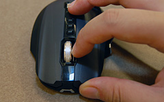 画像集#016のサムネイル/「SideWinder X8 Mouse」詳報。穴のないスペックは,ゲーマー向けワイヤレスマウスの概念を変えるか?