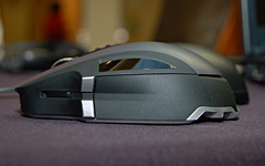 画像集#018のサムネイル/「SideWinder X8 Mouse」詳報。穴のないスペックは,ゲーマー向けワイヤレスマウスの概念を変えるか?