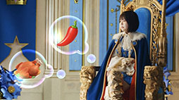 画像ギャラリー No.003のサムネイル画像 / スマホ向けゲームアプリ「キタキタ王様」，アンバサダーにアーティストのあのさんを起用。新CM「王様の強運篇」も公開中